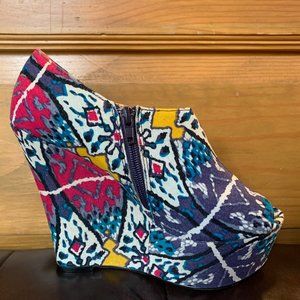 Steve Madden Platform Wedge Bootie w/a Peep Toe and 5" Heel